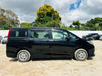 596 Toyota Noah G 2014