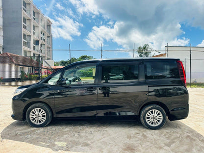 596 Toyota Noah G 2014