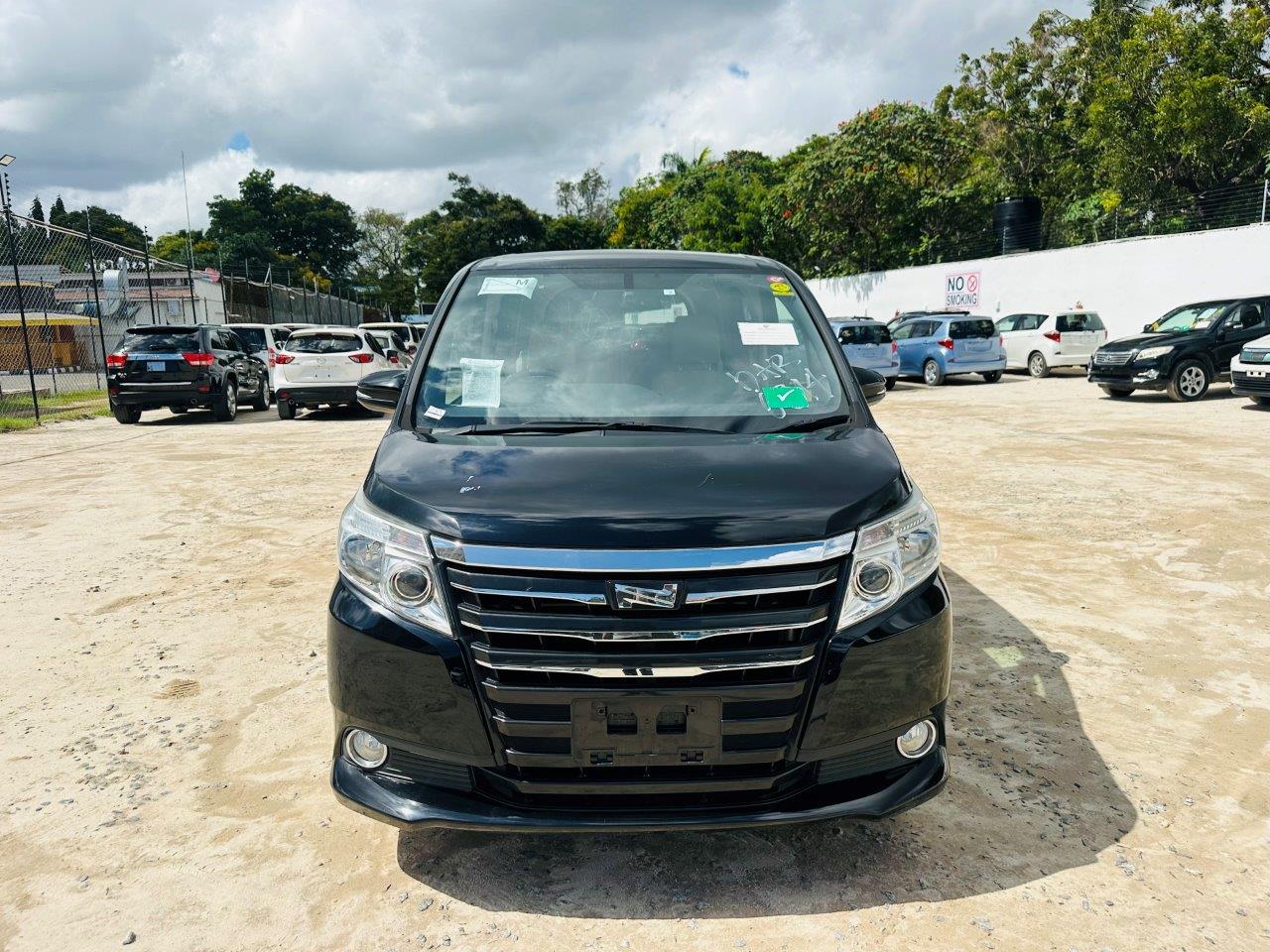 596 Toyota Noah G 2014