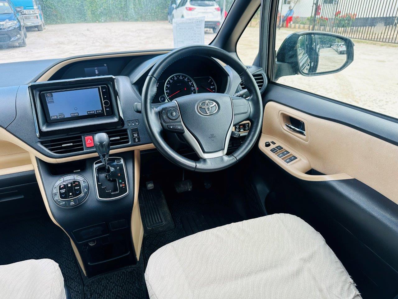 596 Toyota Noah G 2014