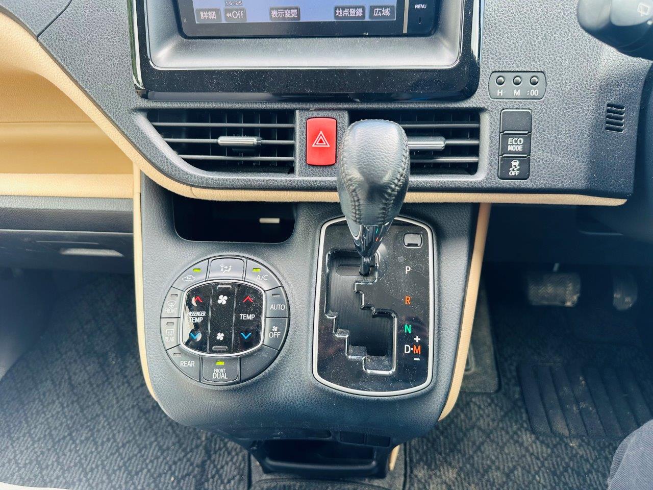 596 Toyota Noah G 2014