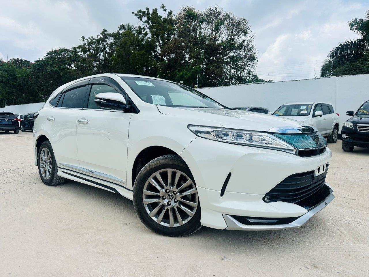 593 Toyota Harrier Premium 2017