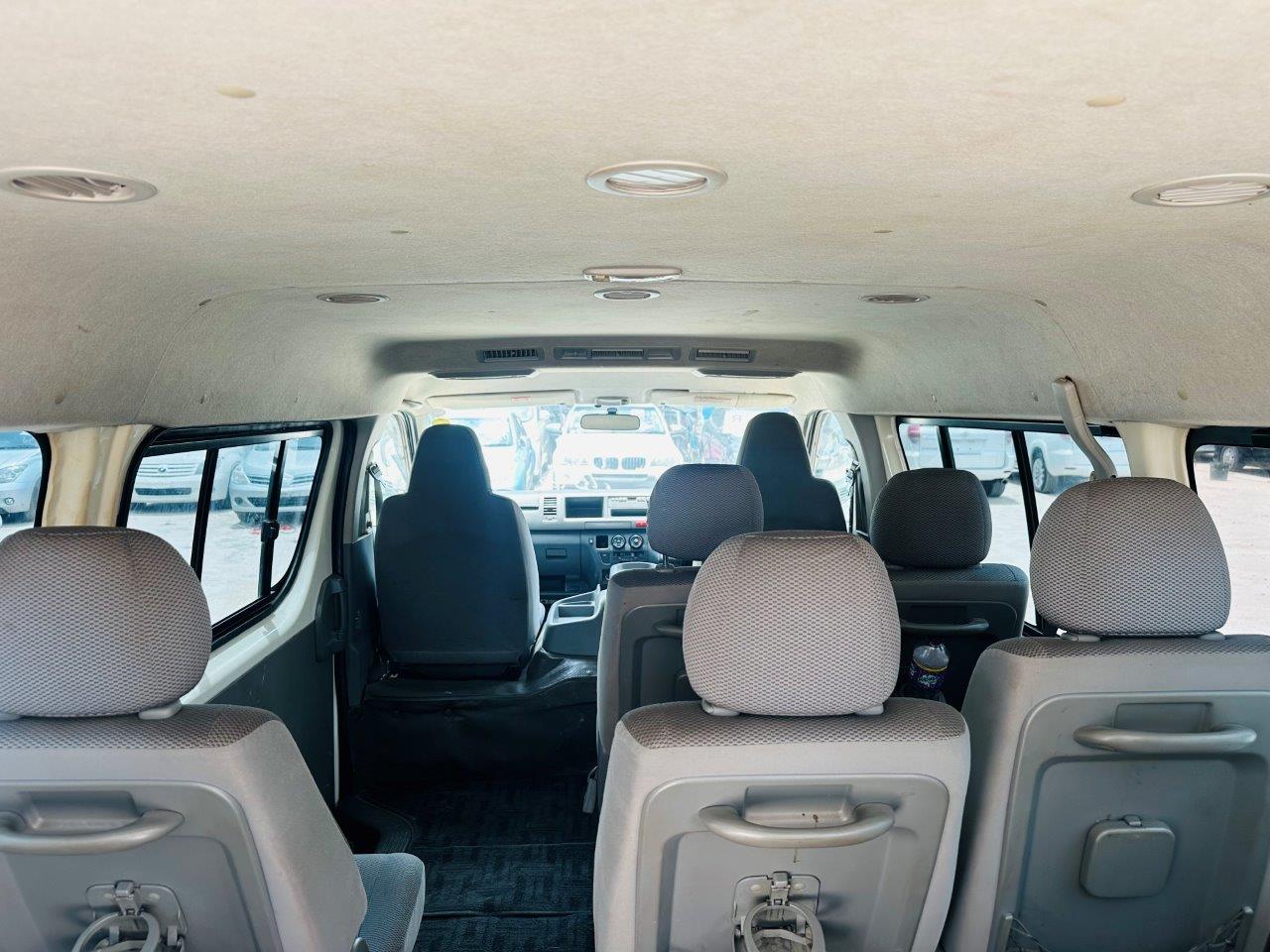 595 Toyota Hiace W 2008