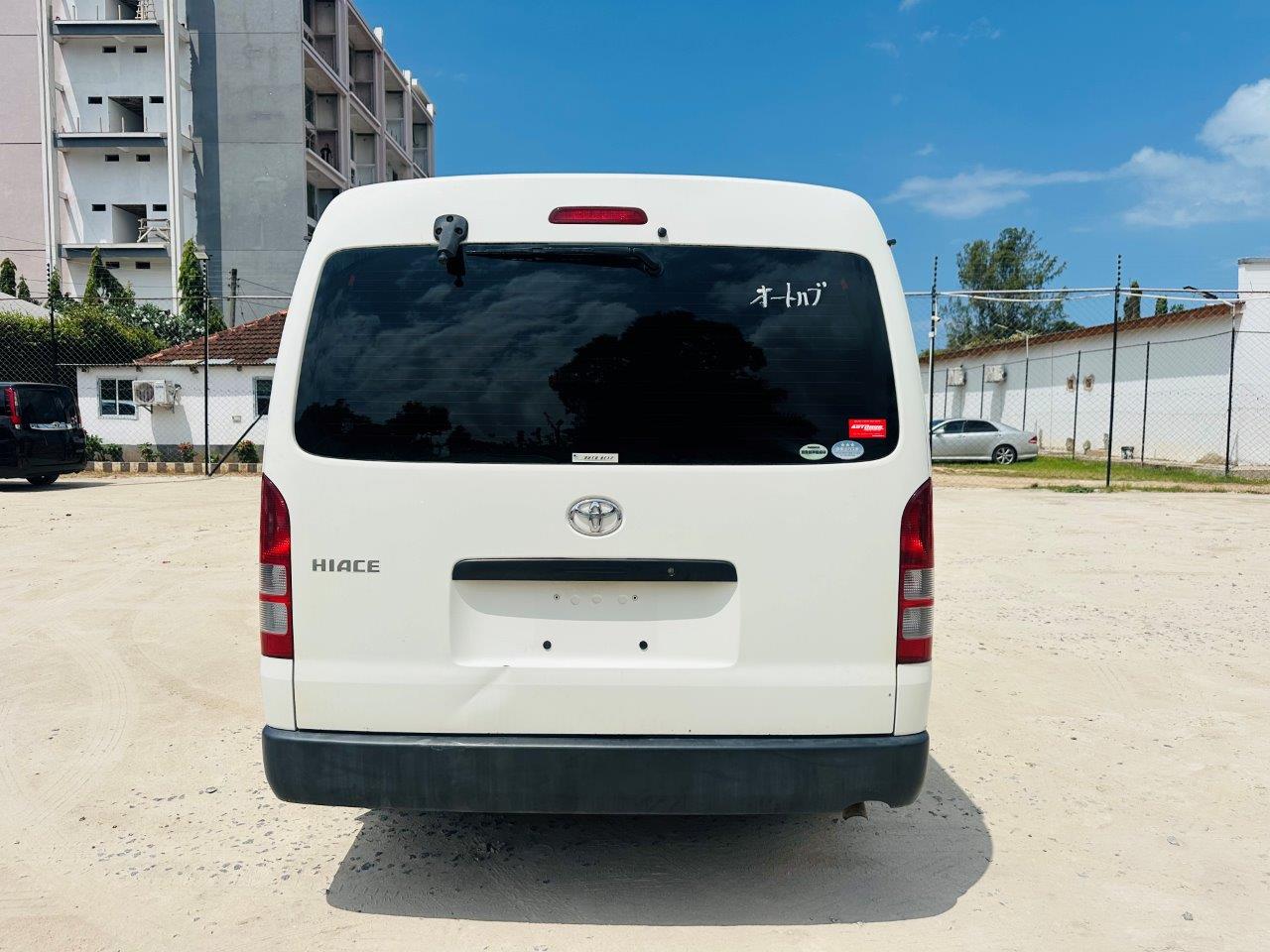 595 Toyota Hiace W 2008