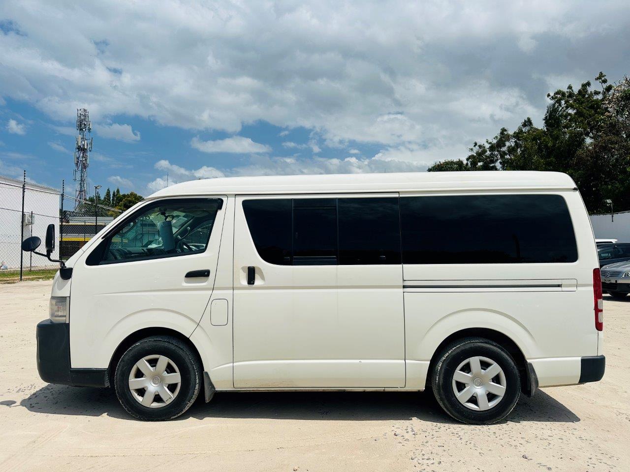 595 Toyota Hiace W 2008