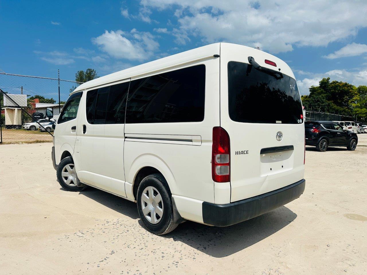 595 Toyota Hiace W 2008