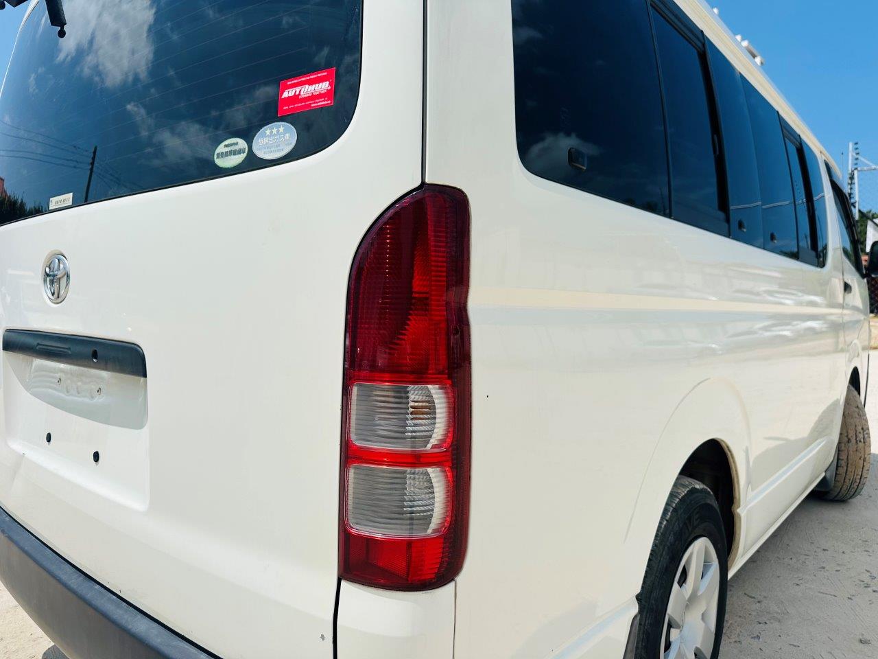 595 Toyota Hiace W 2008