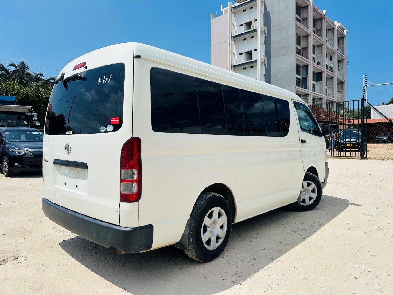 595 Toyota Hiace W 2008