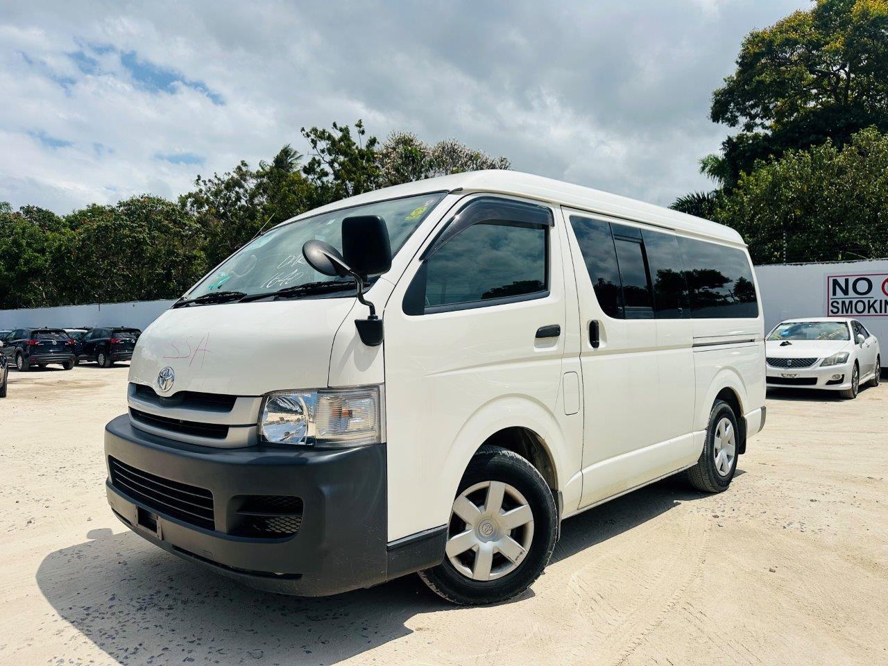 595 Toyota Hiace W 2008