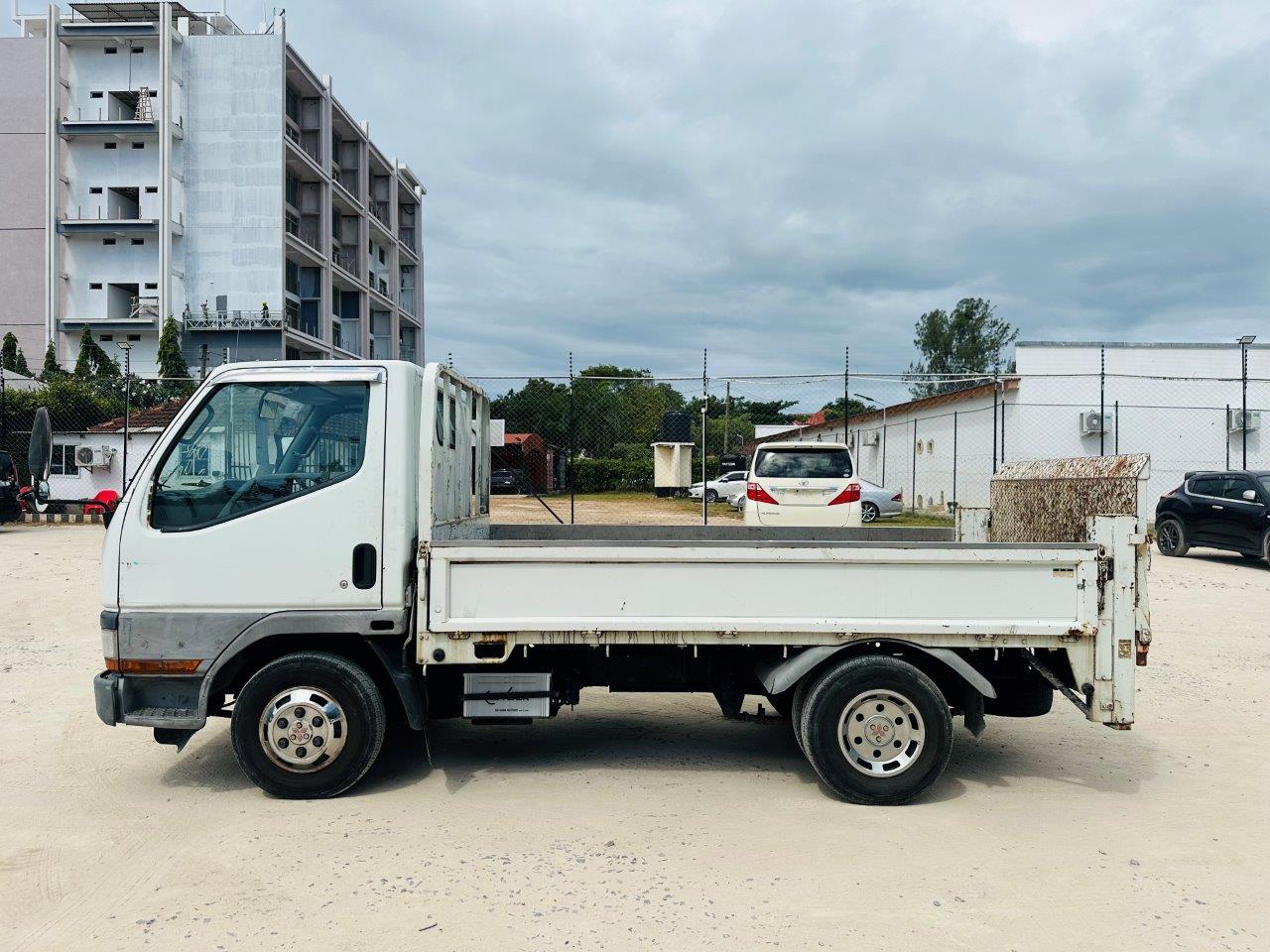 612. Mitsubishi Canter Guts 1998