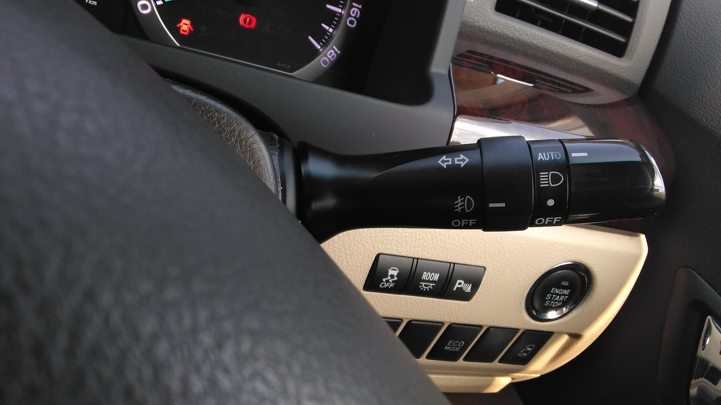 820. Toyota Alphard 240X 2012
