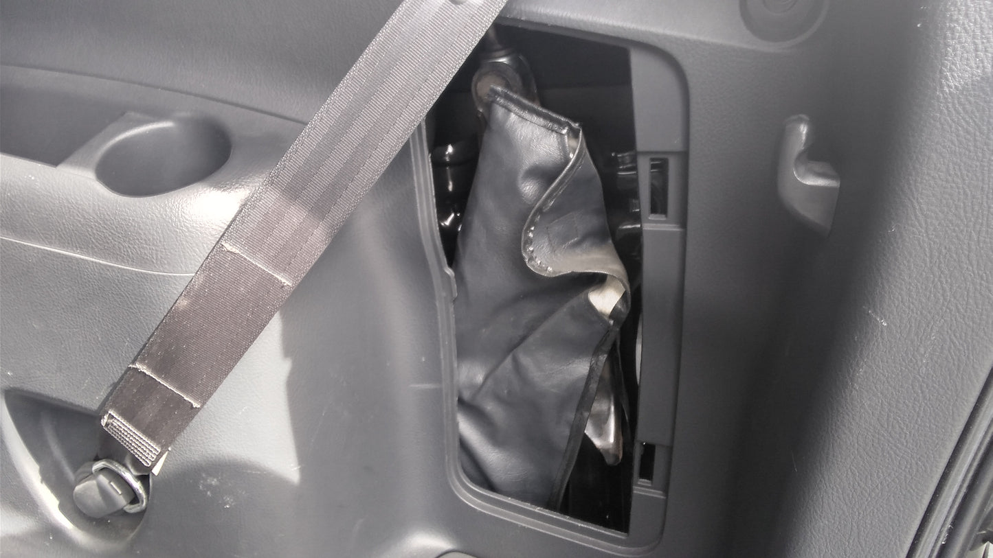 828. Toyota Vanguard 240S 2009