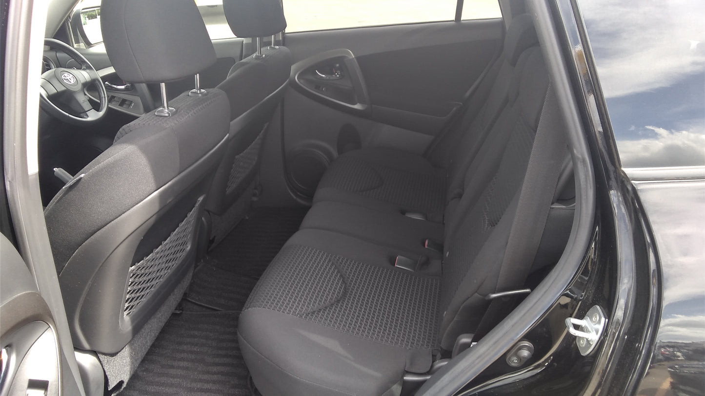 828. Toyota Vanguard 240S 2009