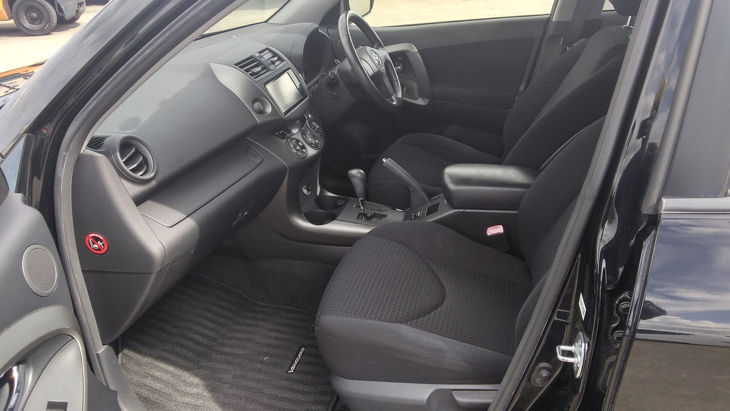 828. Toyota Vanguard 240S 2009