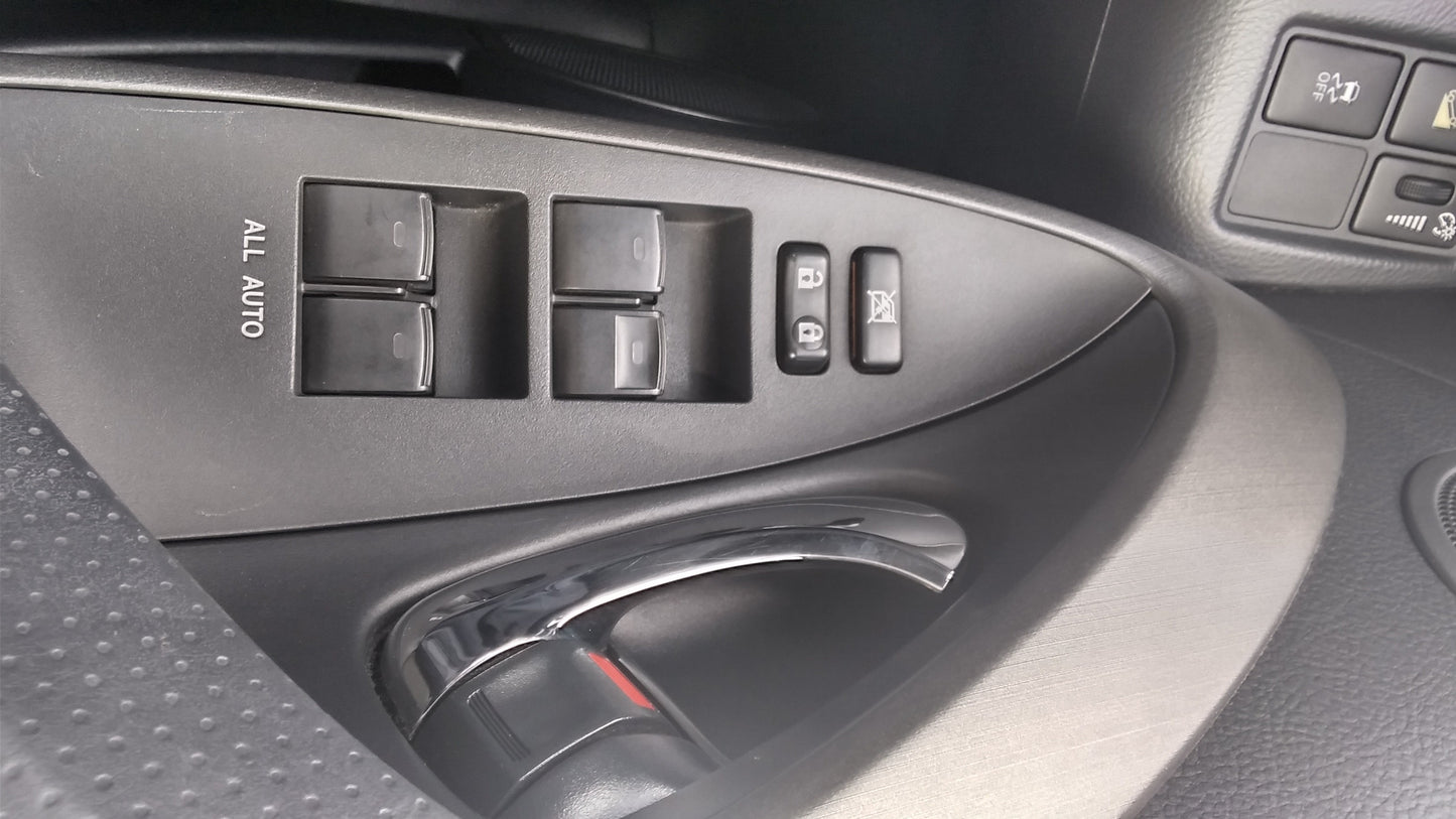 828. Toyota Vanguard 240S 2009