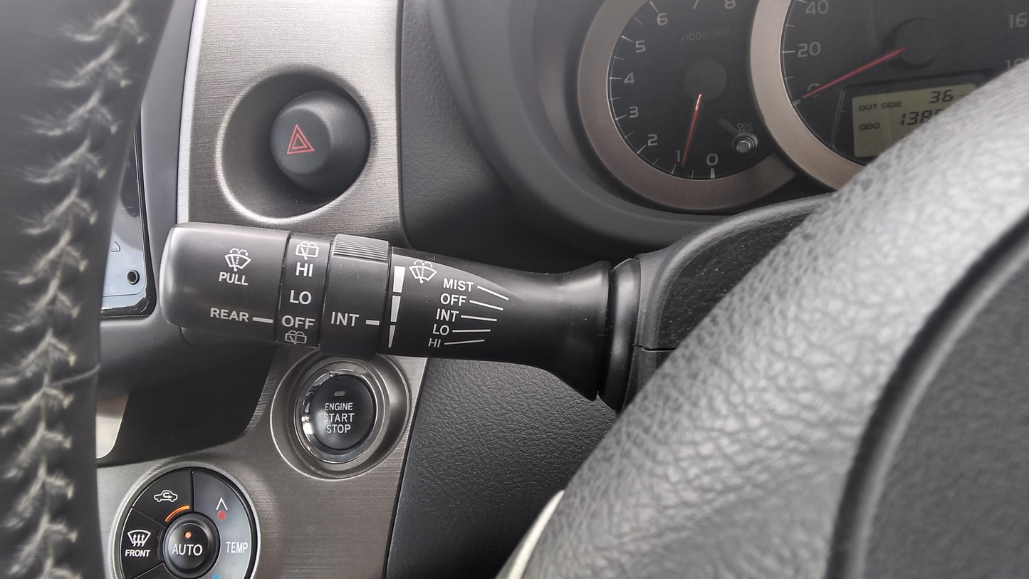 828. Toyota Vanguard 240S 2009