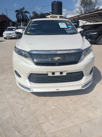 1048 TOYOTA HARRIER 2015