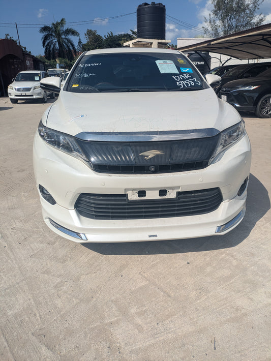 1048 TOYOTA HARRIER 2015