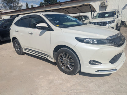 1048 TOYOTA HARRIER 2015