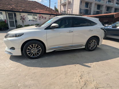 1048 TOYOTA HARRIER 2015