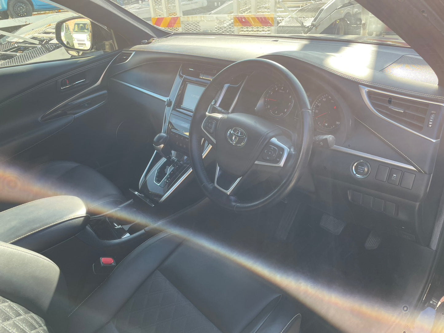 1072  TOYOTA HARRIER  Elegance  2014 / Milage: 146,482Km