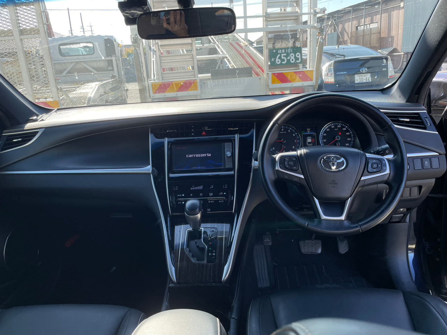 1072  TOYOTA HARRIER  Elegance  2014 / Milage: 146,482Km