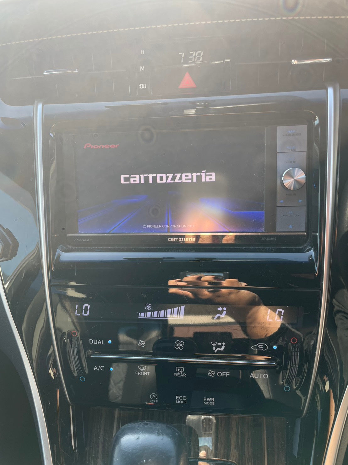1072  TOYOTA HARRIER  Elegance  2014 / Milage: 146,482Km