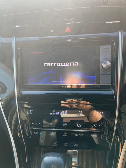 1072  TOYOTA HARRIER  Elegance  2014 / Milage: 146,482Km