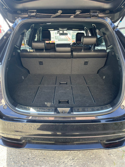 1072  TOYOTA HARRIER  Elegance  2014 / Milage: 146,482Km