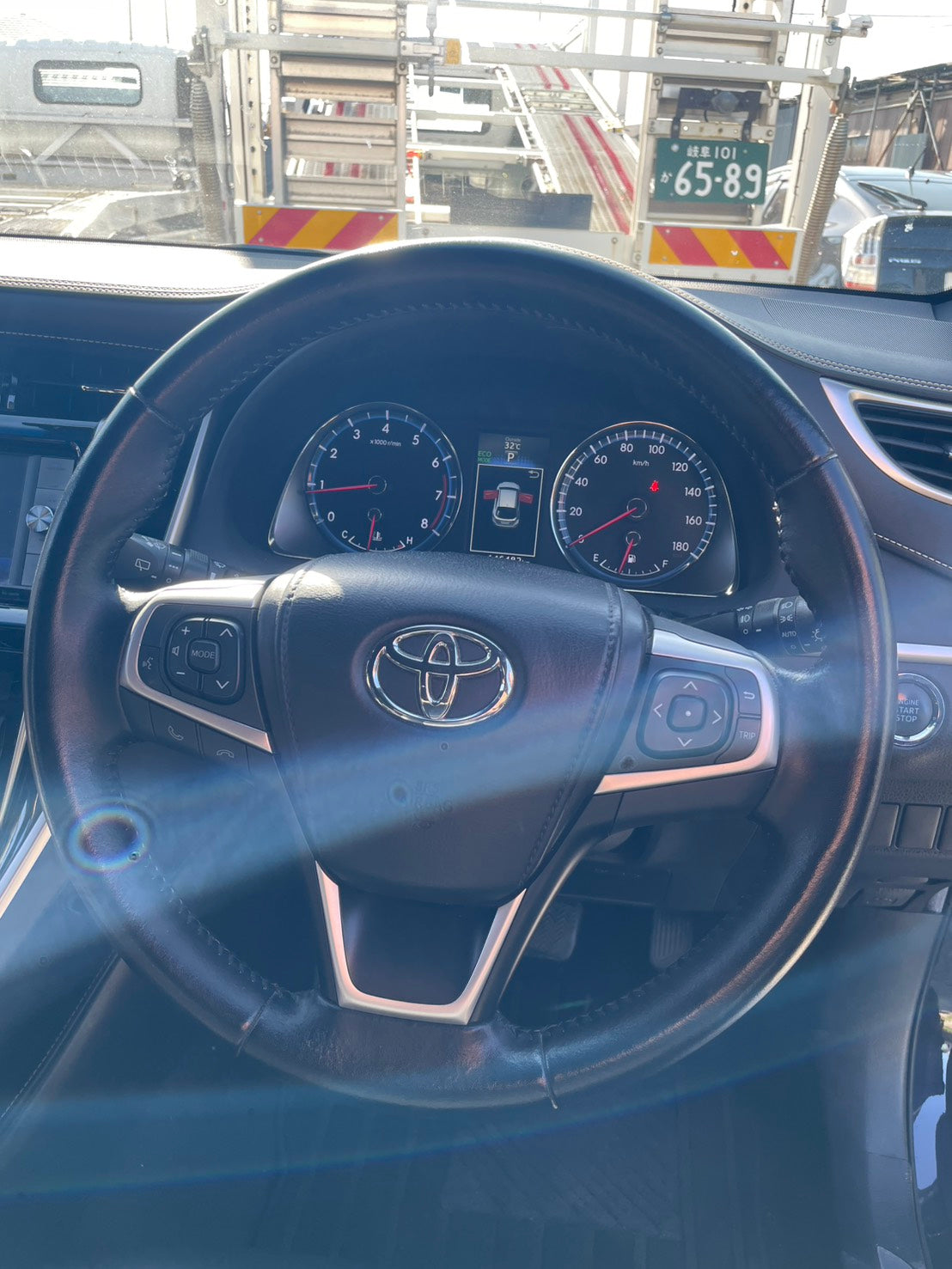 1072  TOYOTA HARRIER  Elegance  2014 / Milage: 146,482Km