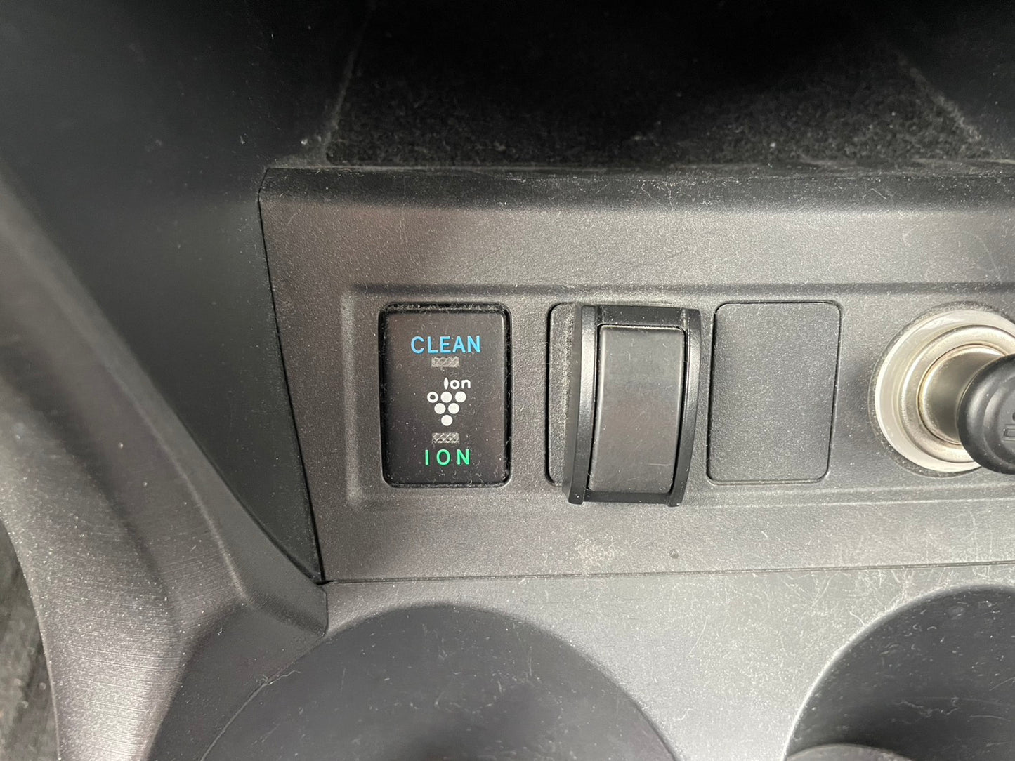 1066 TOYOTA VANGUARD 240S 2008 Milage: 86,233 Km