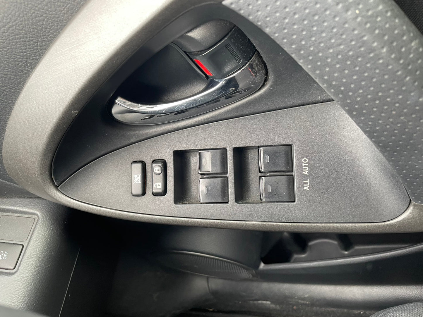 1066 TOYOTA VANGUARD 240S 2008 Milage: 86,233 Km