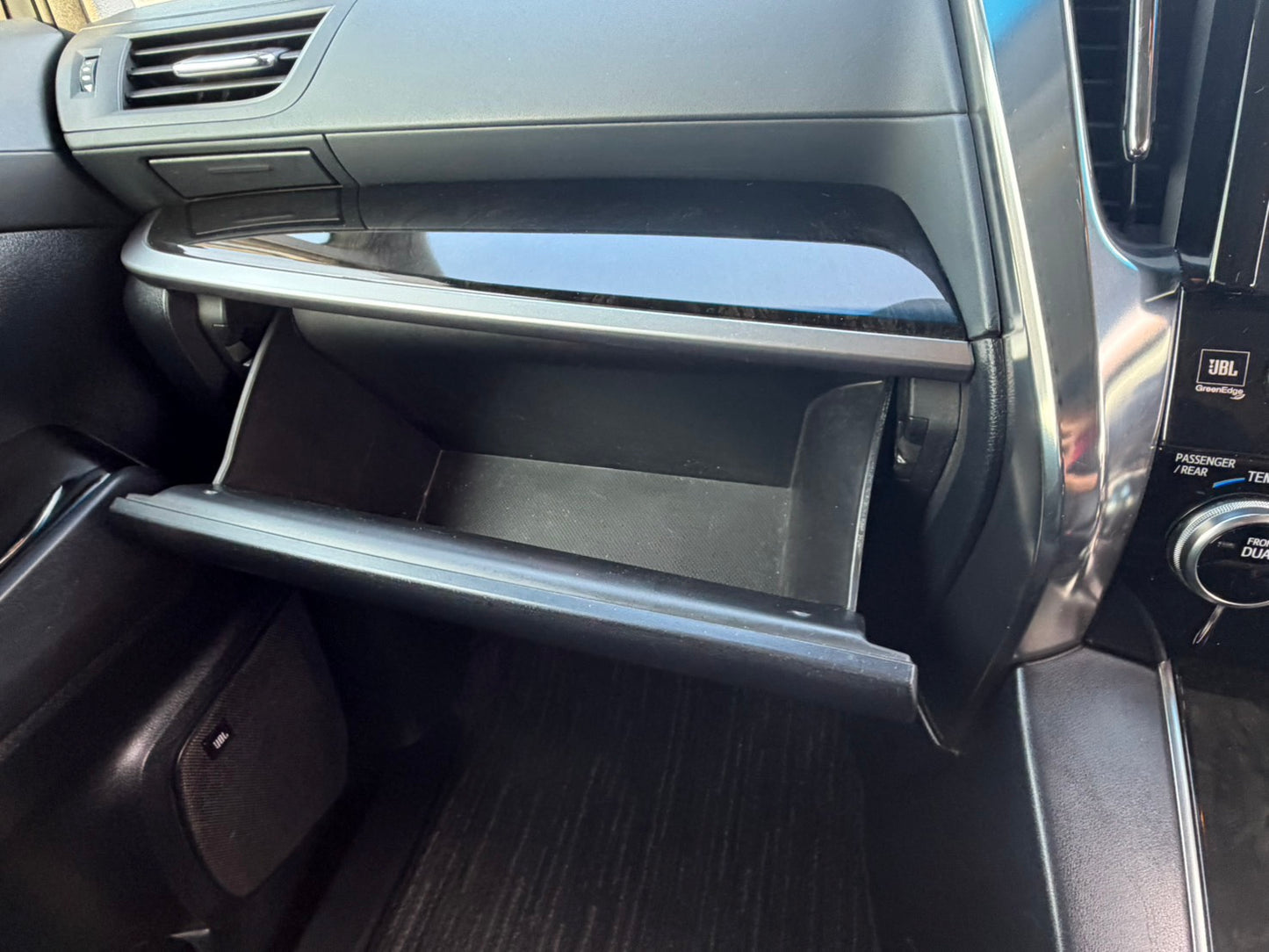 1067 TOYOTA ALPHARD S 2015 Milage: 116,543 Km
