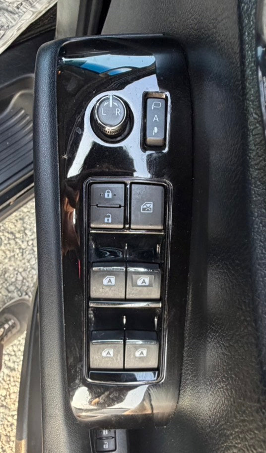 1067 TOYOTA ALPHARD S 2015 Milage: 116,543 Km