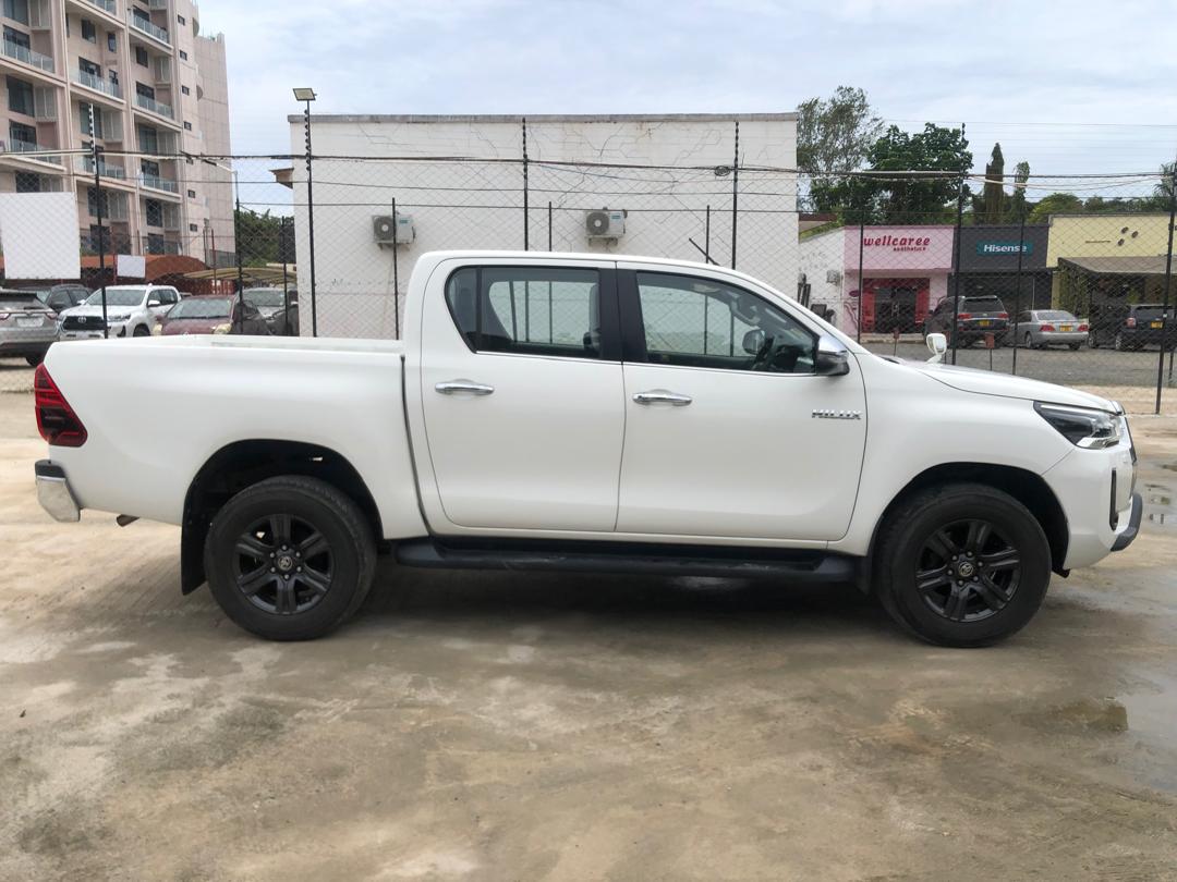 951. TOYOTA HILUX X 2020 / Milage: 66,462 Km