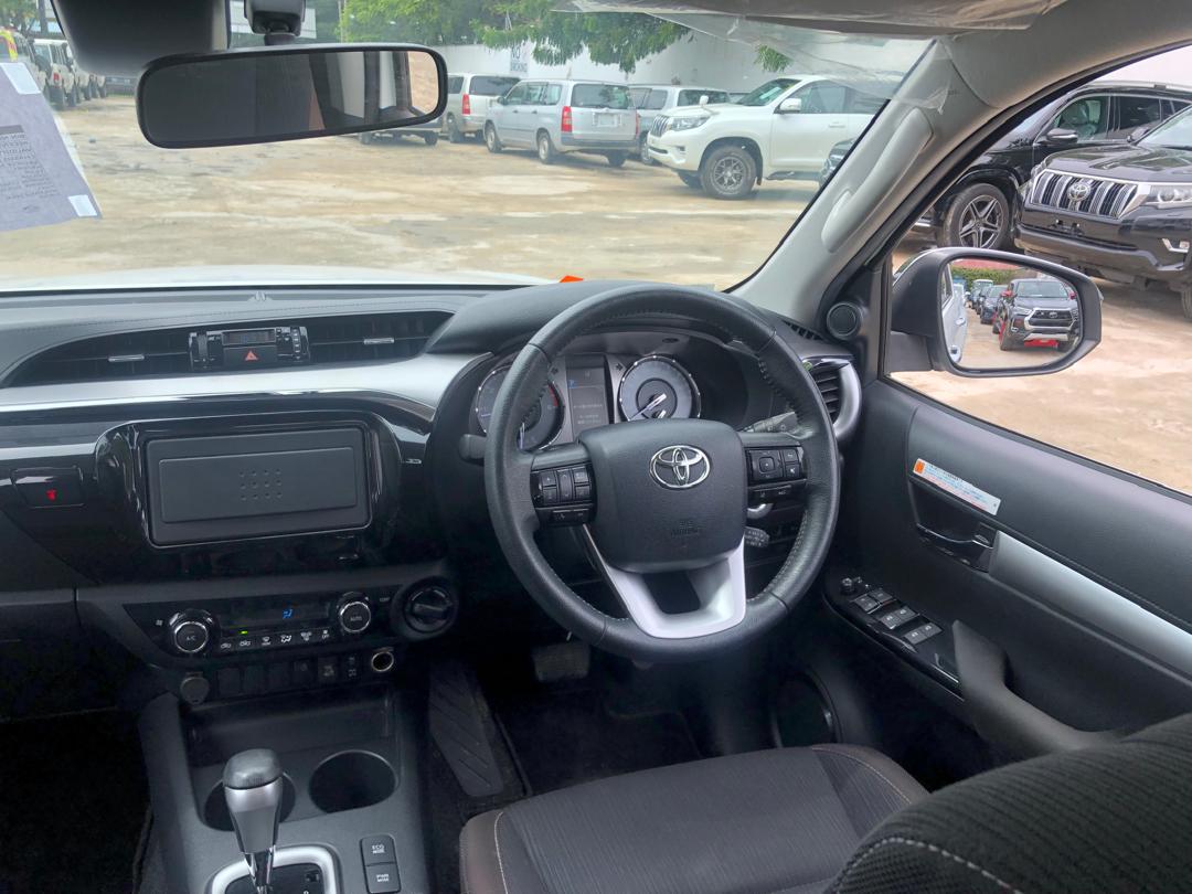 951. TOYOTA HILUX X 2020 / Milage: 66,462 Km