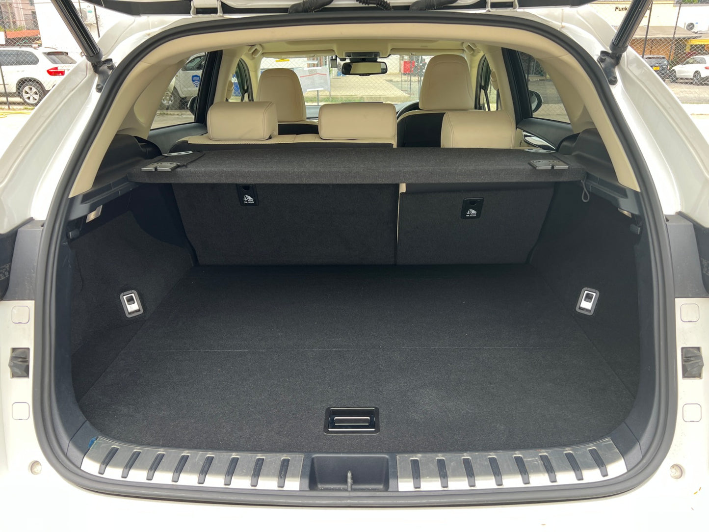 952. LEXUS NX300 late model version L White Leather package2019 / Milage: 48,240 Km