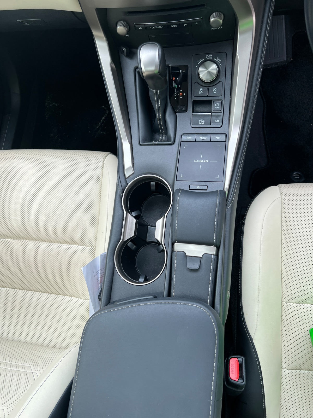 952. LEXUS NX300 late model version L White Leather package2019 / Milage: 48,240 Km
