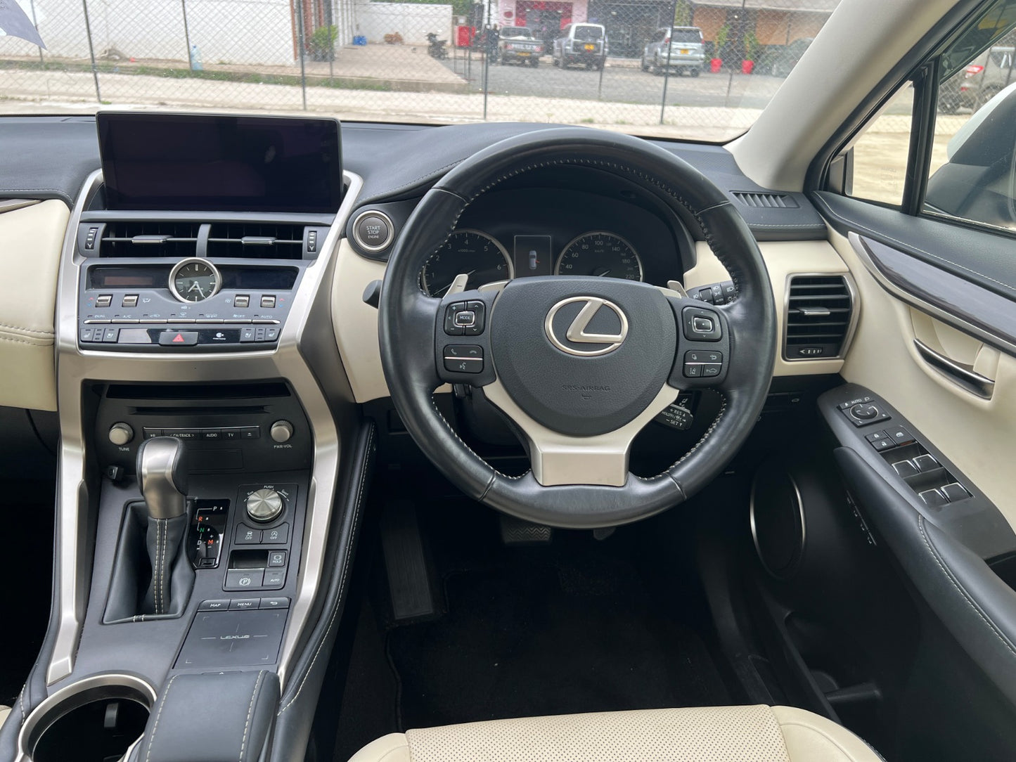 952. LEXUS NX300 late model version L White Leather package2019 / Milage: 48,240 Km