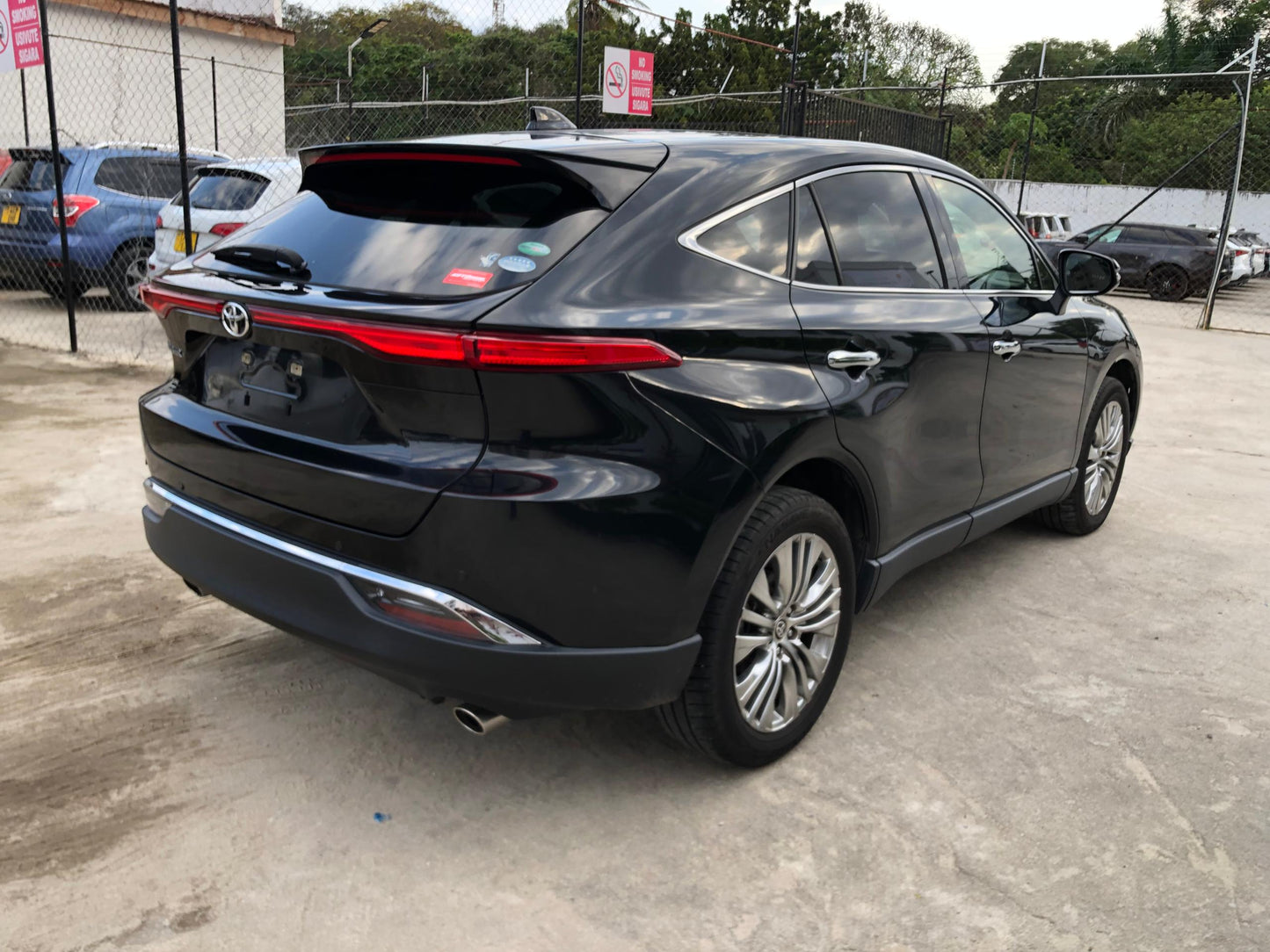 1042 TOYOTA HARRIER Z 2021 Milage: 44403 Km