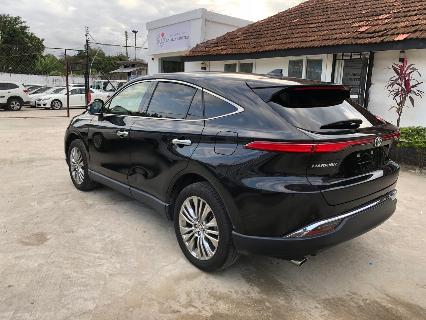 1042 TOYOTA HARRIER Z 2021 Milage: 44403 Km