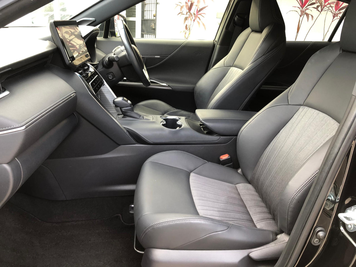 1042 TOYOTA HARRIER Z 2021 Milage: 44403 Km