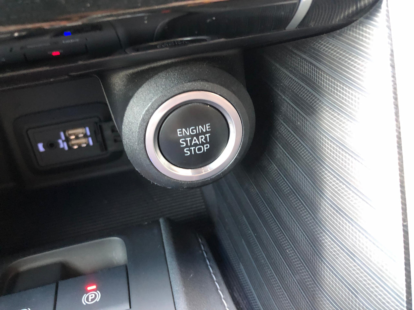 1042 TOYOTA HARRIER Z 2021 Milage: 44403 Km