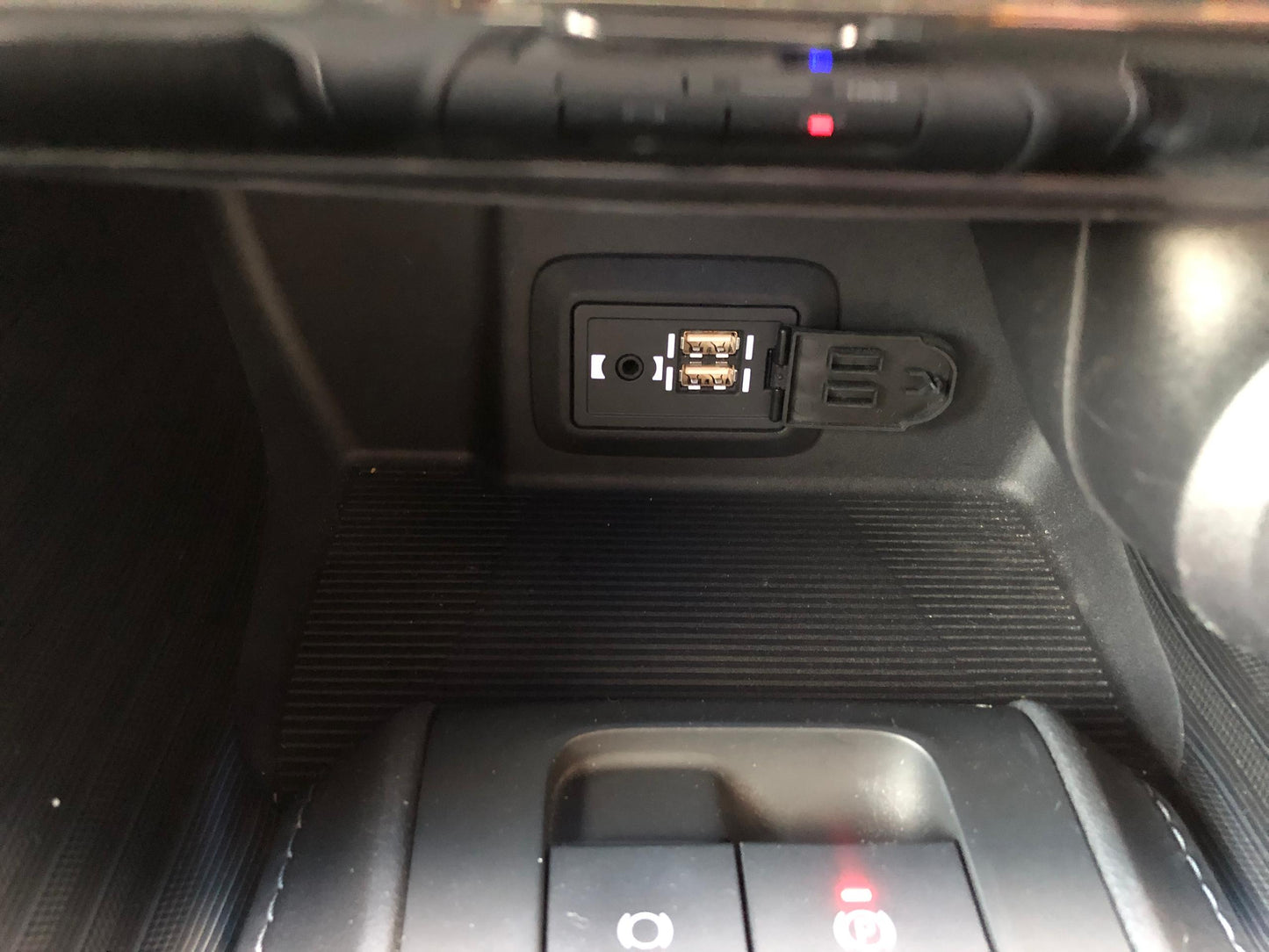 1042 TOYOTA HARRIER Z 2021 Milage: 44403 Km
