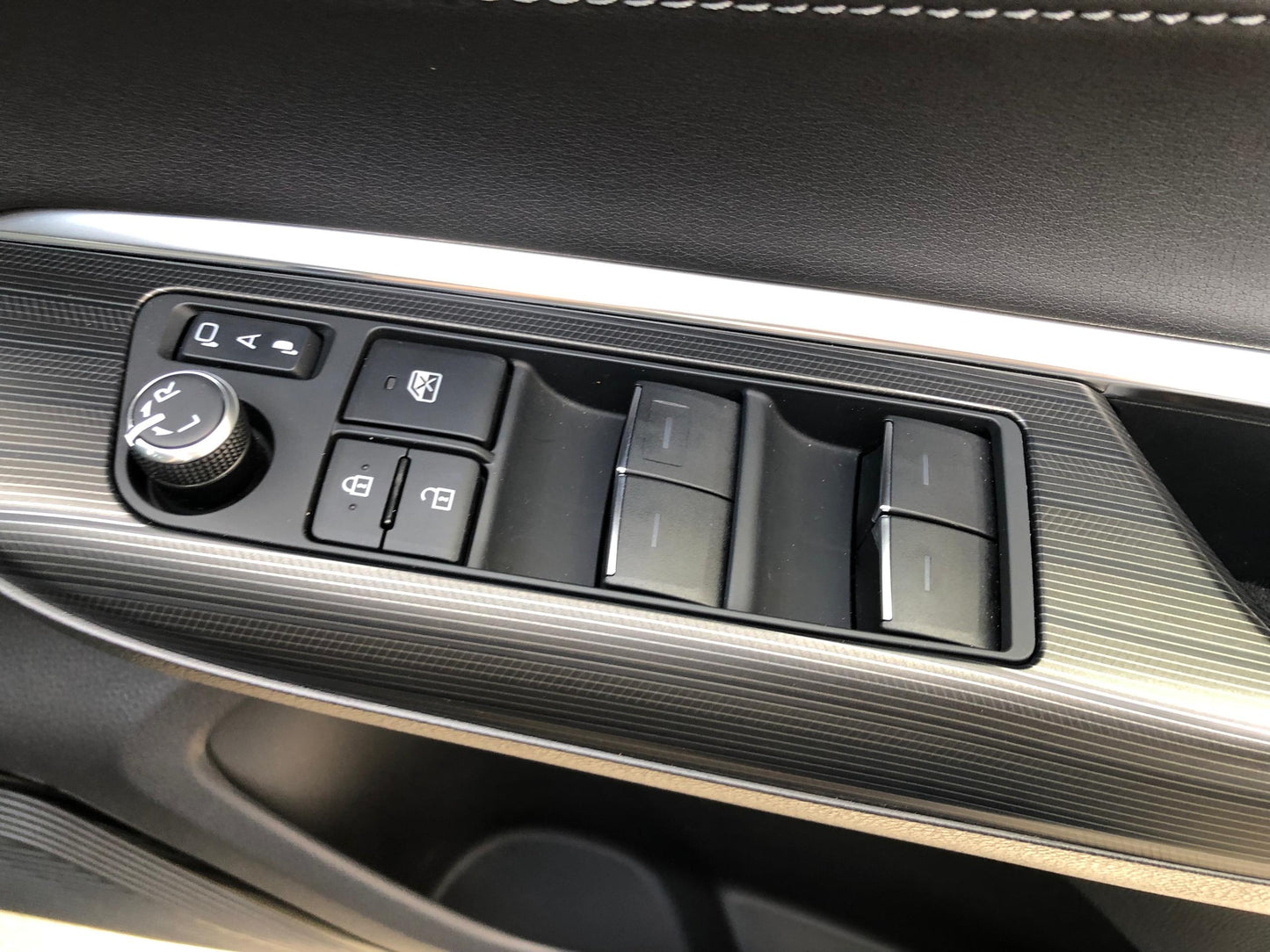 1042 TOYOTA HARRIER Z 2021 Milage: 44403 Km