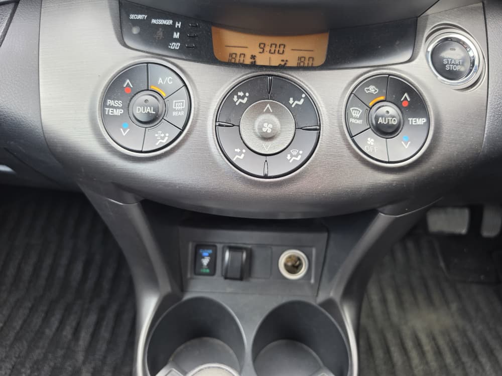1066 TOYOTA VANGUARD 240S 2008 Milage: 86,233 Km