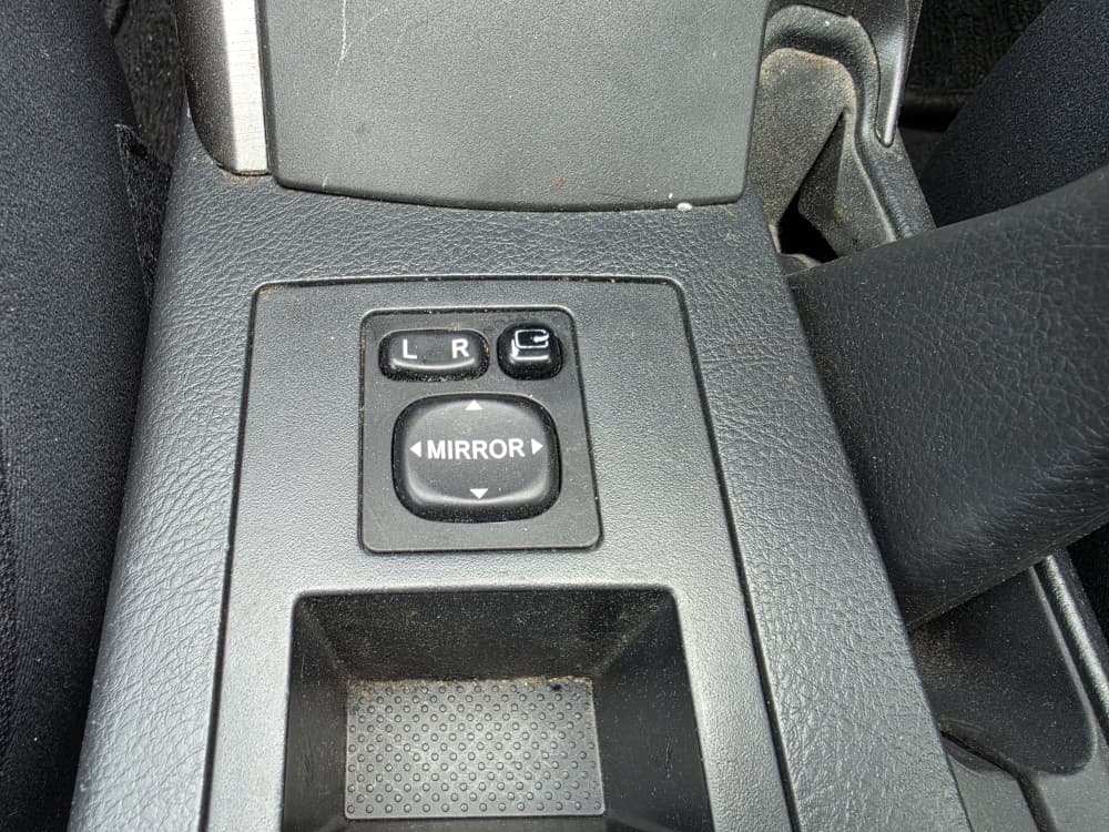 1066 TOYOTA VANGUARD 240S 2008 Milage: 86,233 Km