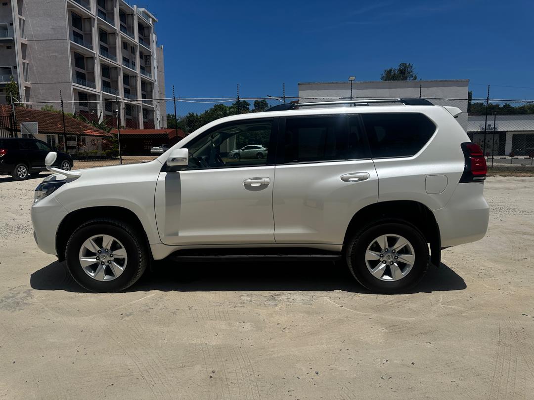 629. Toyota Land Cruiser Prado TX 2023