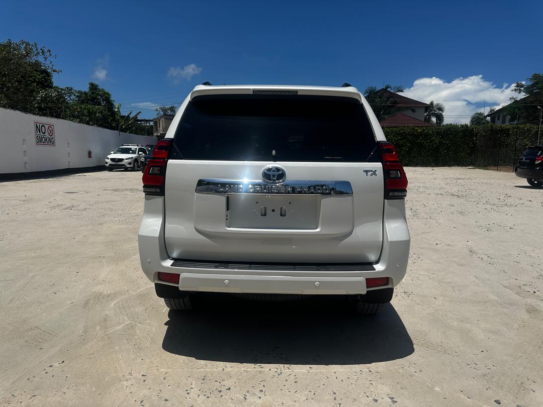 629. Toyota Land Cruiser Prado TX 2023