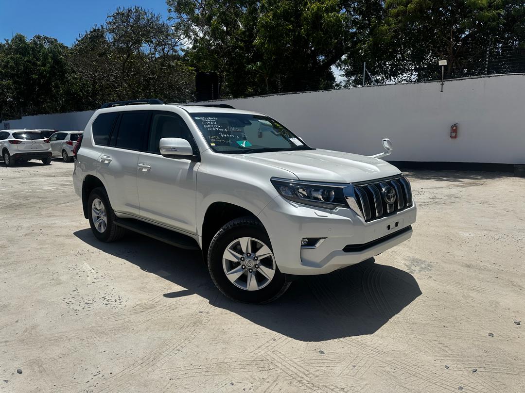 629. Toyota Land Cruiser Prado TX 2023